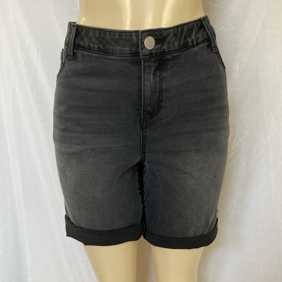 SALE!!! WIT & WISDOM Tummy Control Size 18W Black Vintage Shorts 7” Inseam NWOT - Picture 2 of 7